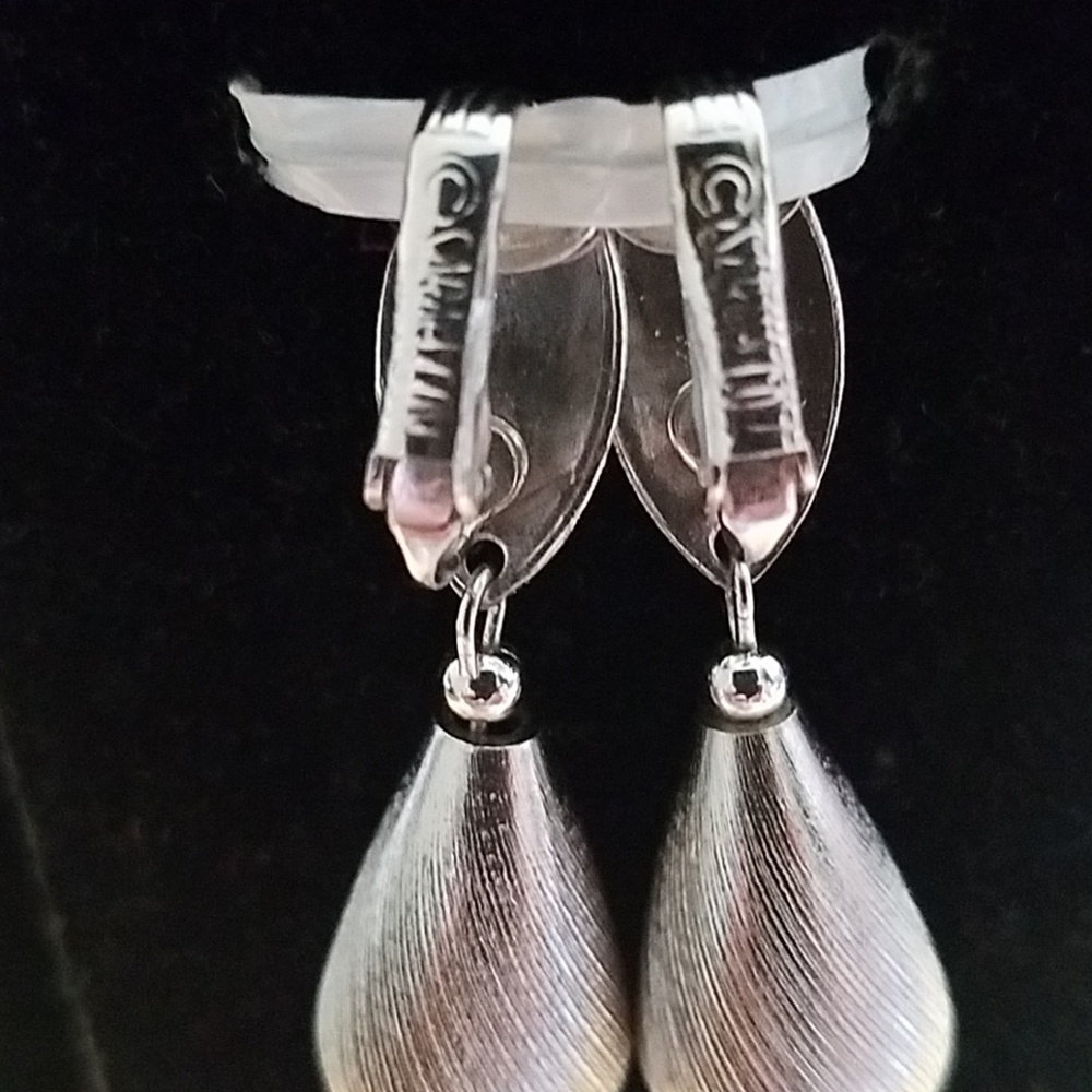 Elegant Sophisticated Sarah Conventry Silver Teardrop Clip-On Earrings - Picture 9 of 9